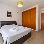C02 - Luxury 3 Bed With Pool View Daire *