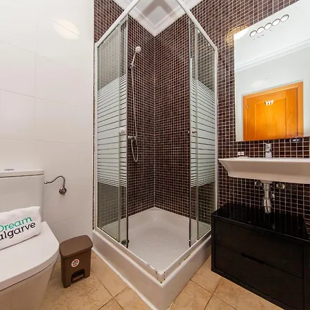 C02 - Luxury 3 Bed With Pool View Apartament *