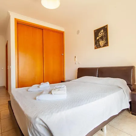 Apartament C02 - Luxury 3 Bed With Pool View Lagos