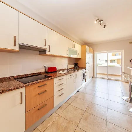 C02 - Luxury 3 Bed With Pool View Apartament