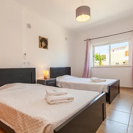 C02 - Luxury 3 Bed With Pool View 아파트 라고스