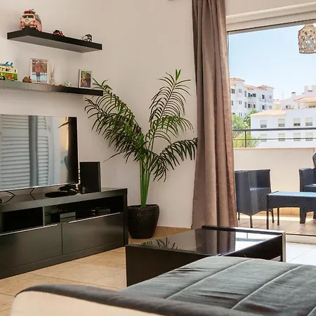 Apartament C02 - Luxury 3 Bed With Pool View