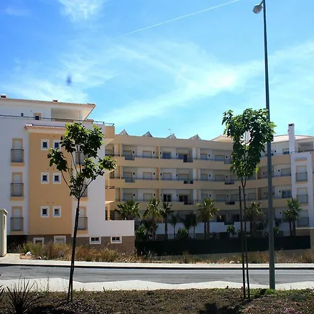 C02 - Luxury 3 Bed With Pool View *