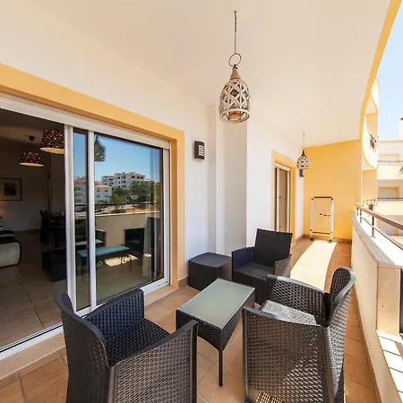 C02 - Luxury 3 Bed With Pool View Lagos