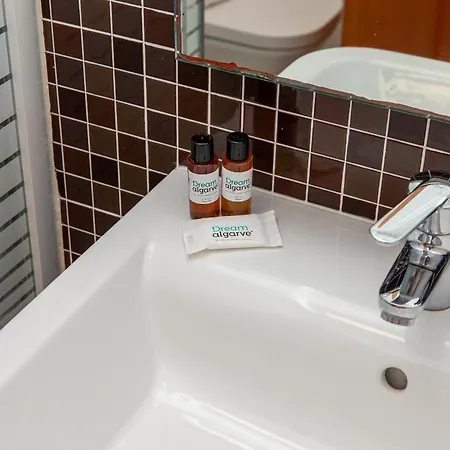 C02 - Luxury 3 Bed With Pool View * Lagos