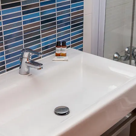 C02 - Luxury 3 Bed With Pool View Apartment Lagos