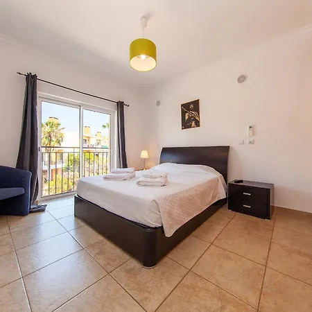 C02 - Luxury 3 Bed With Pool View *