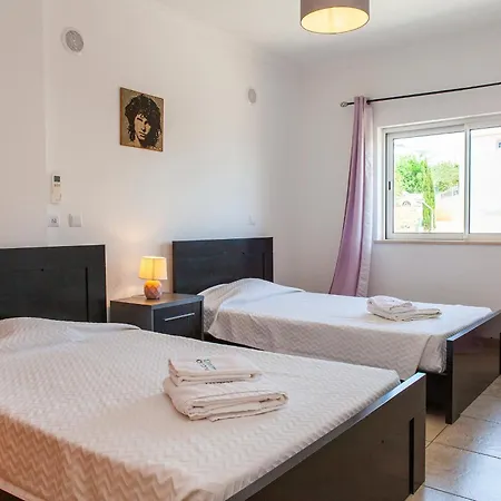 C02 - Luxury 3 Bed With Pool View