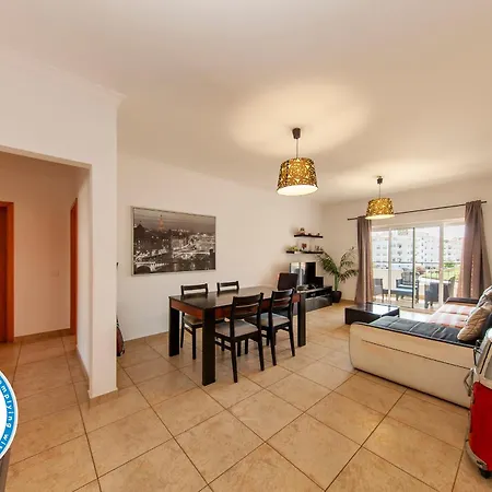 C02 - Luxury 3 Bed With Pool View * Lagos