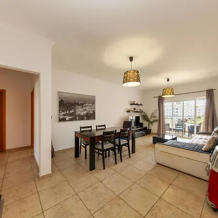 C02 - Luxury 3 Bed With Pool View