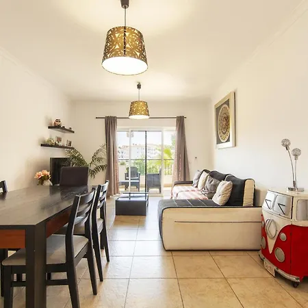 C02 - Luxury 3 Bed With Pool View