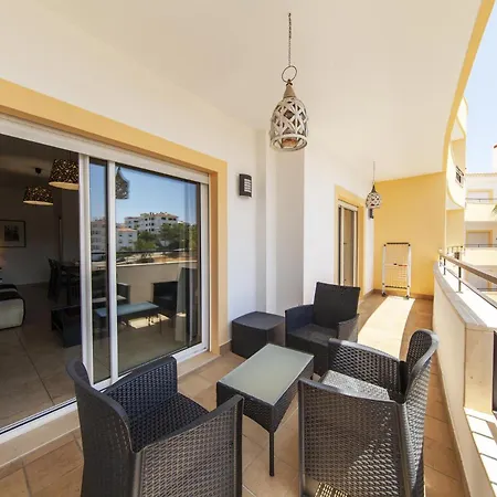 Apartment C02 - Luxury 3 Bed With Pool View Lagos