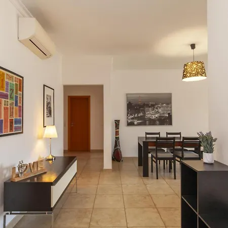 C02 - Luxury 3 Bed With Pool View Daire