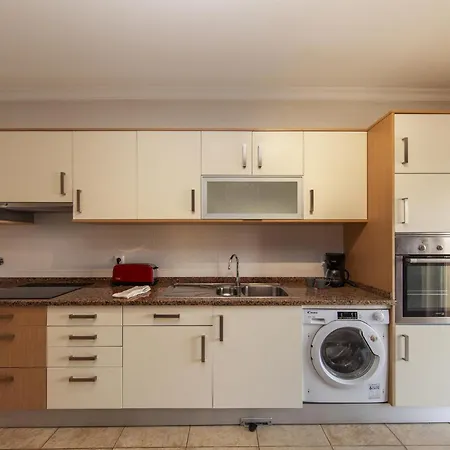 C02 - Luxury 3 Bed With Pool View Lagos