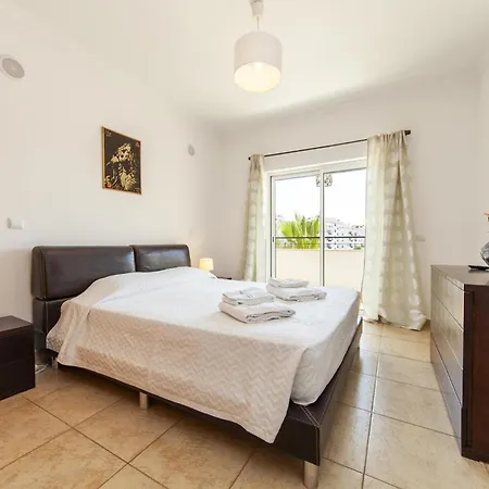 Apartment C02 - Luxury 3 Bed With Pool View Lagos