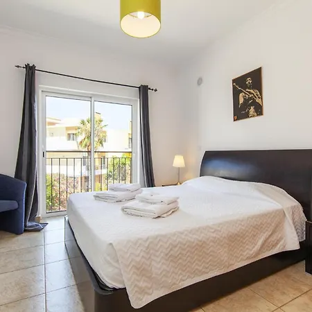 C02 - Luxury 3 Bed With Pool View Apartment Lagos