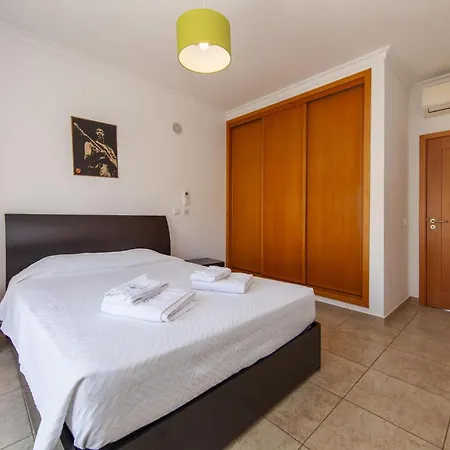 C02 - Luxury 3 Bed With Pool View Daire *