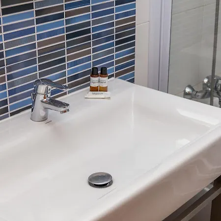 C02 - Luxury 3 Bed With Pool View Apartment Lagos