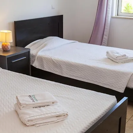 Daire C02 - Luxury 3 Bed With Pool View Lagos