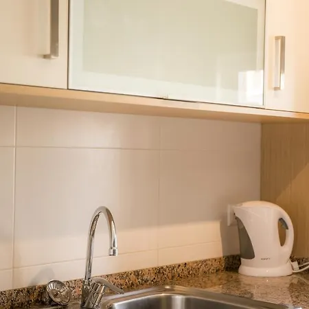Apartment C02 - Luxury 3 Bed With Pool View *