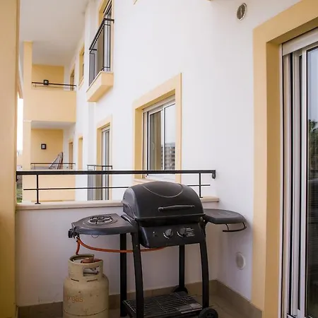 Apartment C02 - Luxury 3 Bed With Pool View Lagos