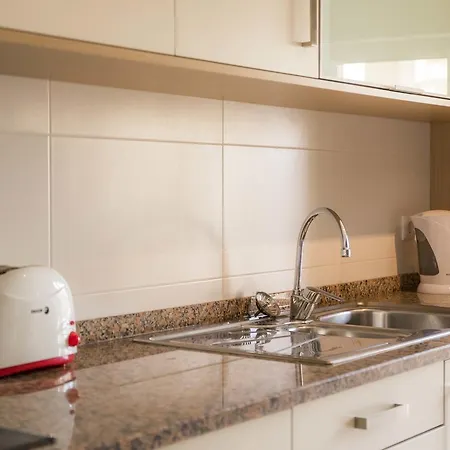 C02 - Luxury 3 Bed With Pool View *