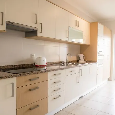 Apartment C02 - Luxury 3 Bed With Pool View *