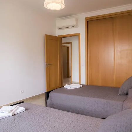 Apartment C02 - Luxury 3 Bed With Pool View Lagos