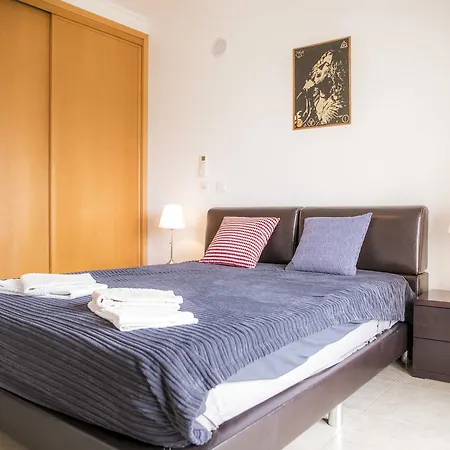 Apartment C02 - Luxury 3 Bed With Pool View *