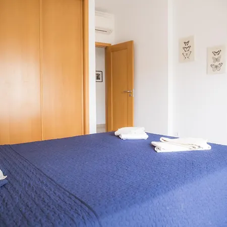 Apartment C02 - Luxury 3 Bed With Pool View *
