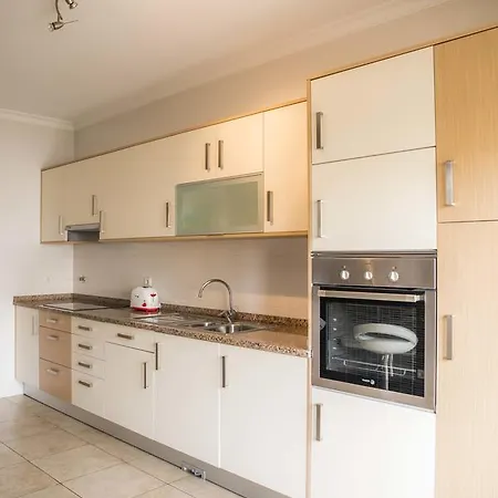 C02 - Luxury 3 Bed With Pool View