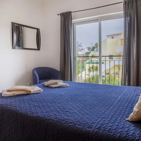 C02 - Luxury 3 Bed With Pool View *