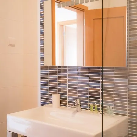 C02 - Luxury 3 Bed With Pool View