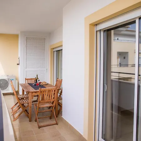 Apartment C02 - Luxury 3 Bed With Pool View