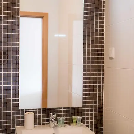 C02 - Luxury 3 Bed With Pool View * Lagos