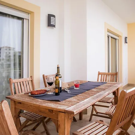 C02 - Luxury 3 Bed With Pool View Lagos