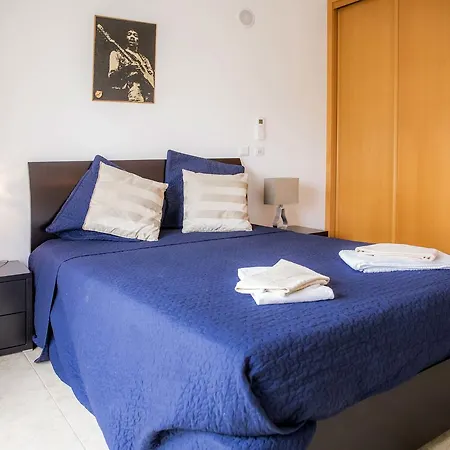 C02 - Luxury 3 Bed With Pool View * Lagos