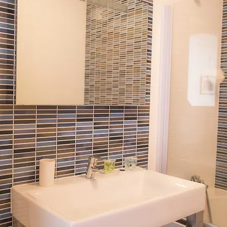C02 - Luxury 3 Bed With Pool View