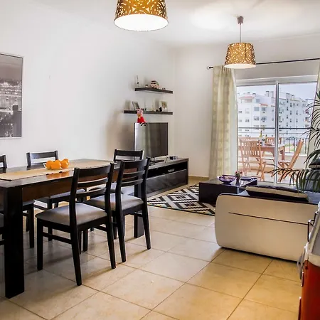 C02 - Luxury 3 Bed With Pool View * Lagos