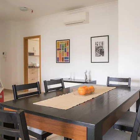 C02 - Luxury 3 Bed With Pool View * Lagos
