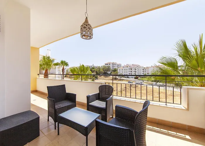 C02 - Luxury 3 Bed With Pool View Lagos