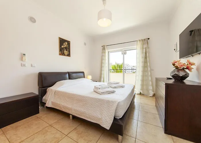 Apartament C02 - Luxury 3 Bed With Pool View Lagos