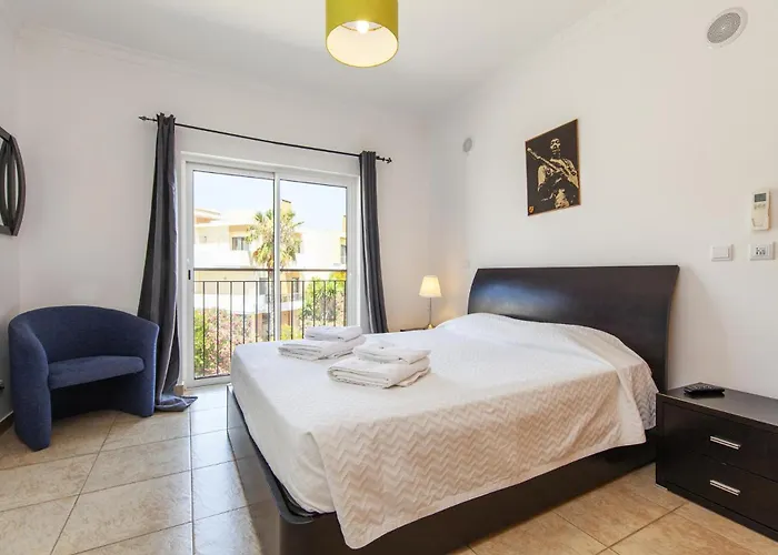 C02 - Luxury 3 Bed With Pool View Apartament Lagos