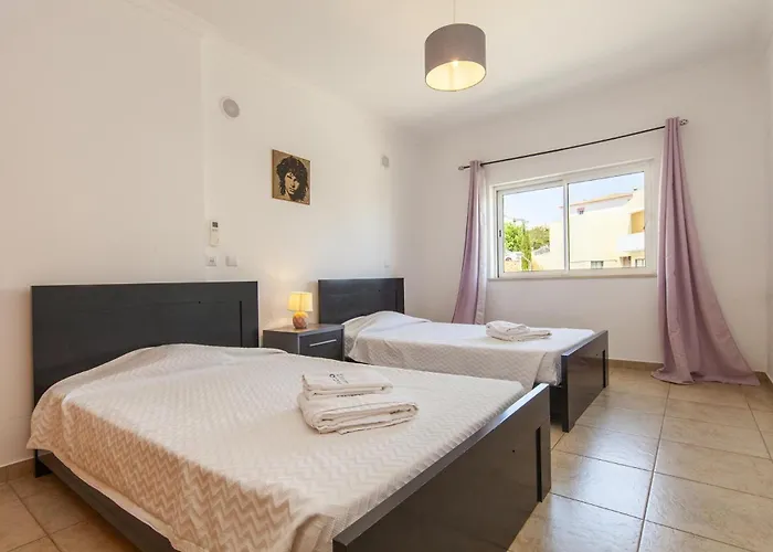 Apartament C02 - Luxury 3 Bed With Pool View