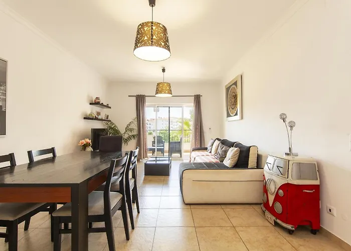 C02 - Luxury 3 Bed With Pool View